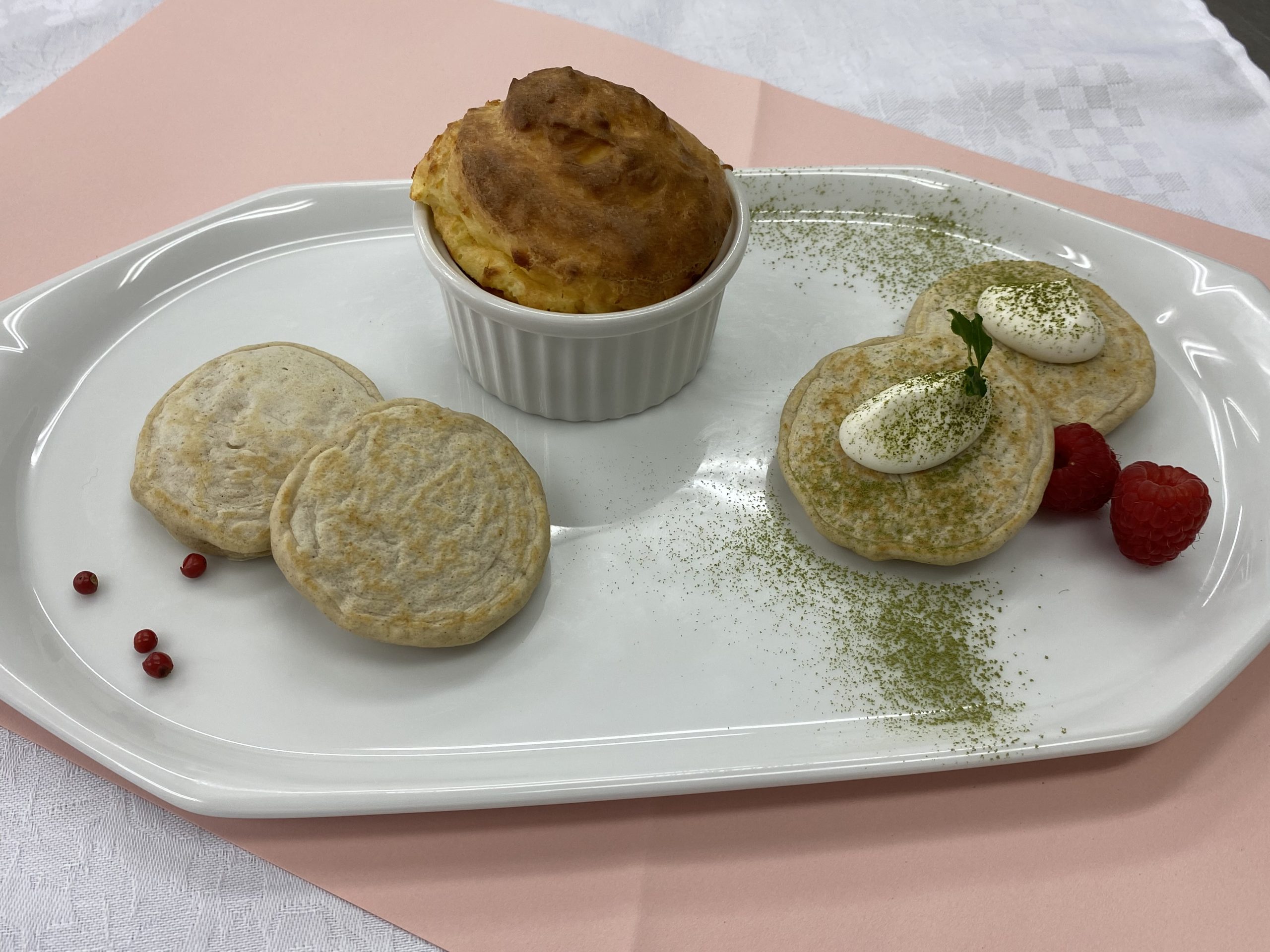 鰤とチーズのsouffle ブリ ブリニと抹茶塩クリームを添えて 海の恵み 食の底力 Japan 公式レシピサイト